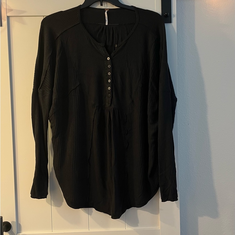 Free People perfect oversized black top (L)